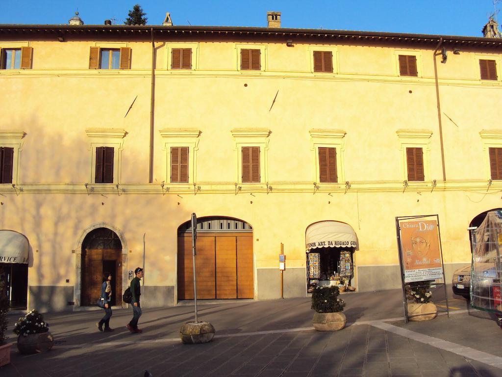 Appartamenti Piazza Santa Chiara Assisi Kültér fotó